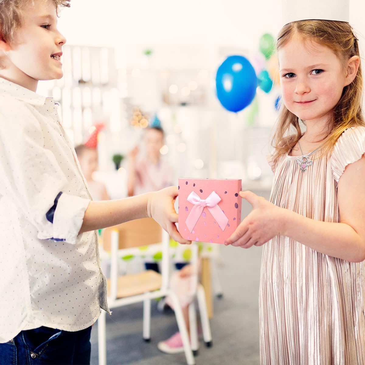 Humairc Einschulung Mädchen Geschenk Schutzengel Doppelflügel Halskette Schulkind 2023 Schultüte Schulanfang Glücksbringer Grußkarte Geschenkbox